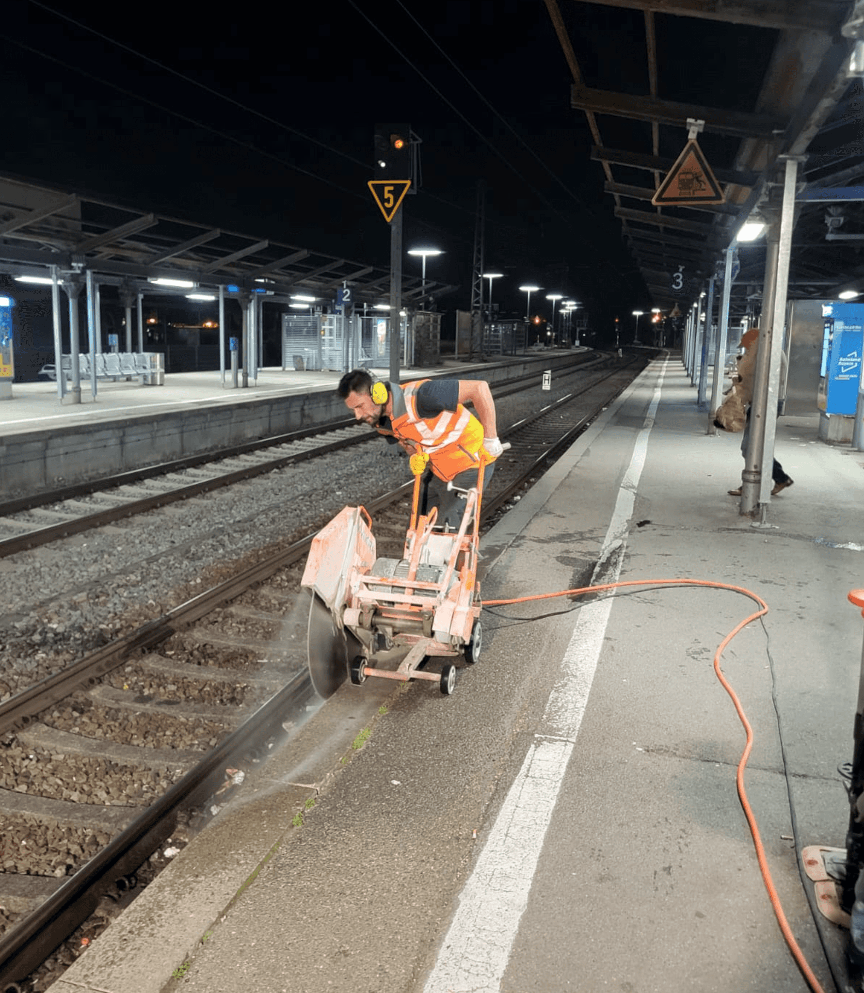 Deckensäge — Bodenplatten & Decken – 1